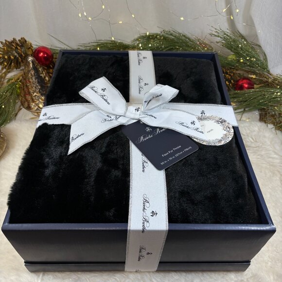 Brooks Brothers Luxury Plush Black Faux Fur Throw Blanket Gift Box 50" x70" - Picture 5 of 5